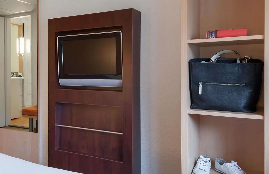 Ibis Schiphol Amsterdam Airport-1